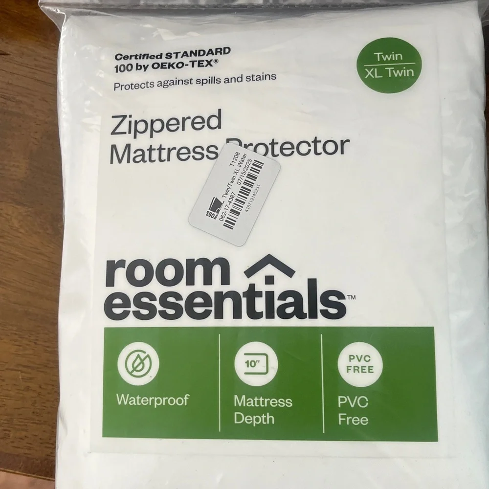 Room essentials mattress protector